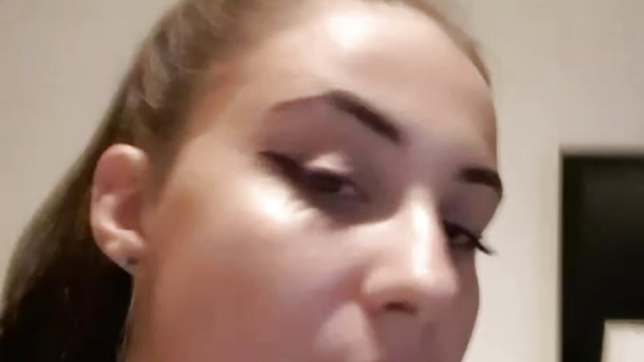 me - video AdelineRed kameramallilta