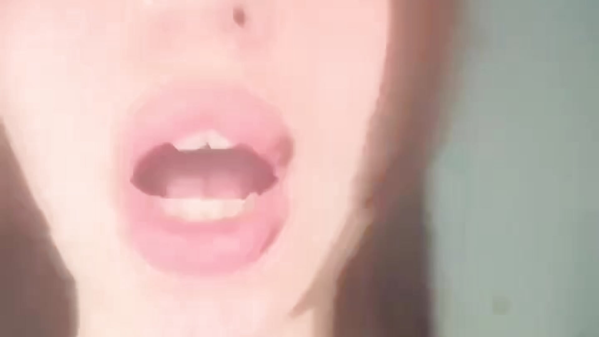 kisses - video by formoneyes cam model