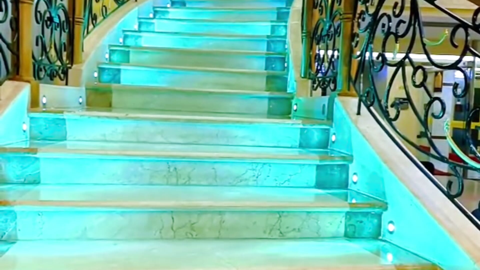 Show my ass milk - video by sunny5092 cam model