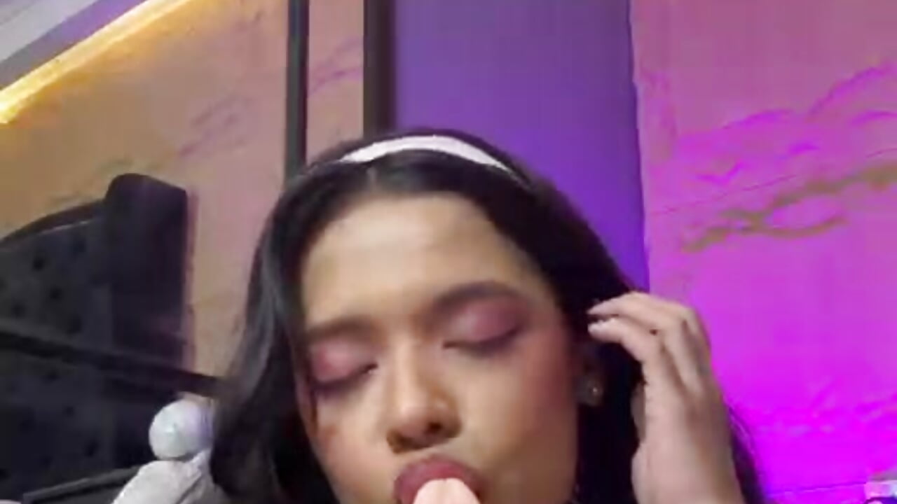 cutie girl sucking ur hard cock - clip cu naomi_hill1 model videochat