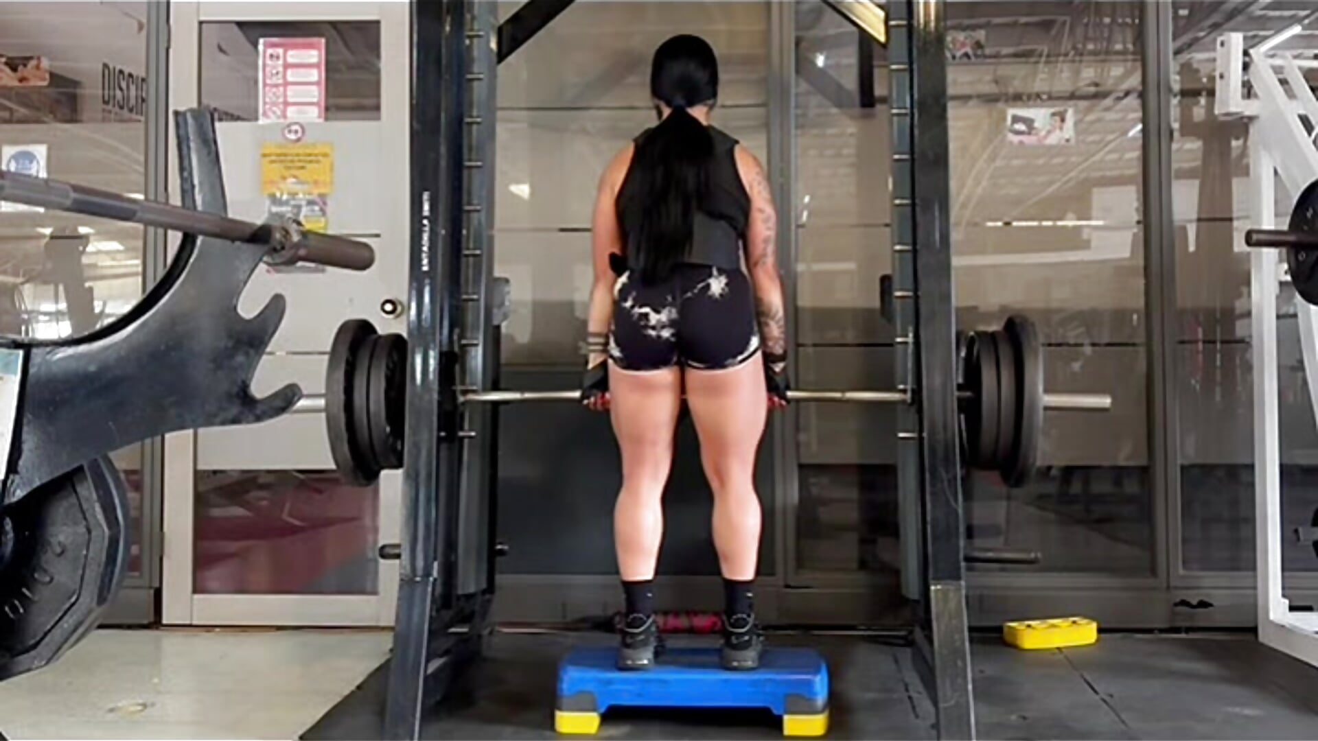 And best way to finish it too – video modela na kameri Salome-sw