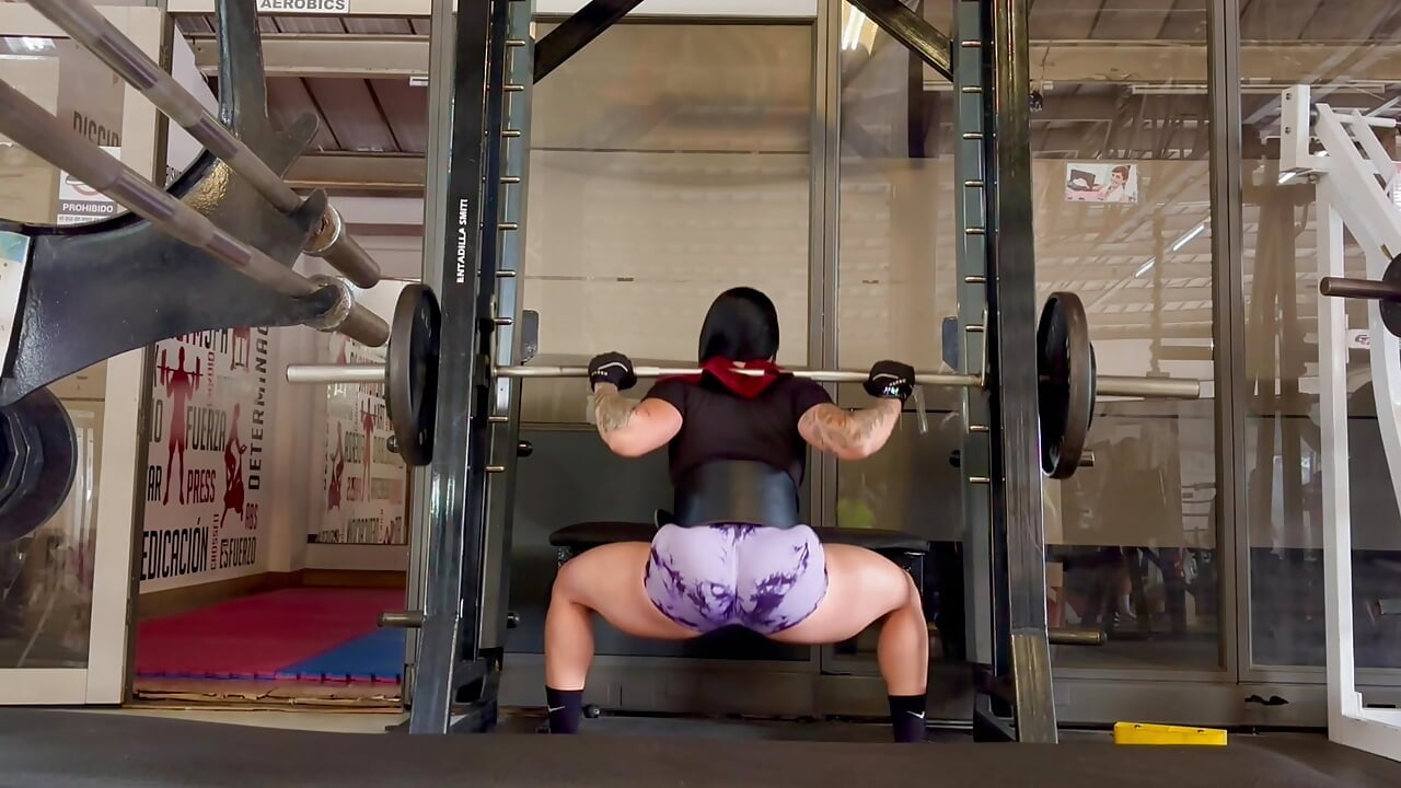 Best way to start week is training - video by Salome-sw cam model