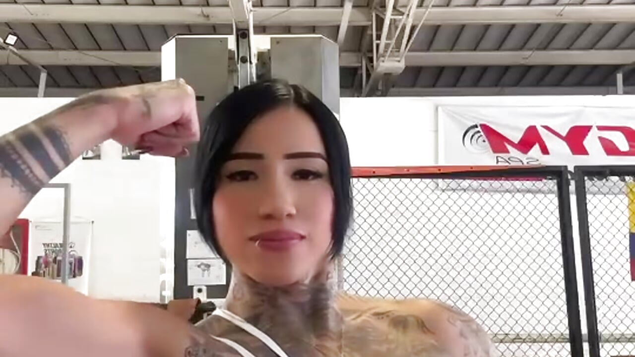 Flexing till i win - 視頻由 Salome-sw 主播提供