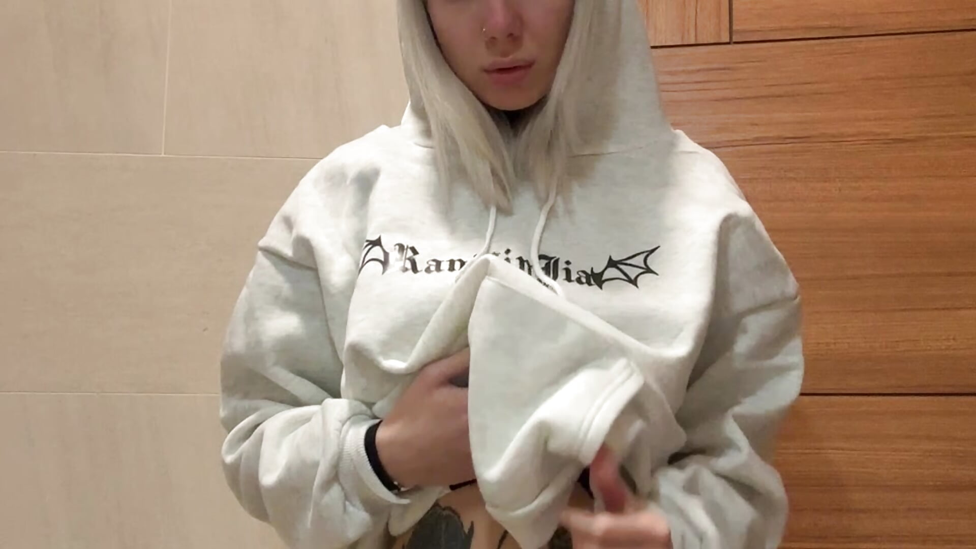 I admire myself in the mirror - video by RanyThomson cam model