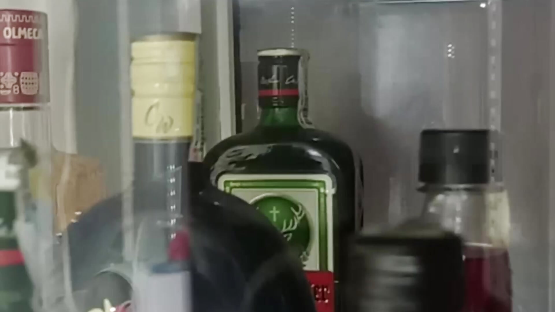 Let's have a drink together, the price depends on the value of the drink. — filmik dazo_vnzl12, modela(-lki) na kamerkach