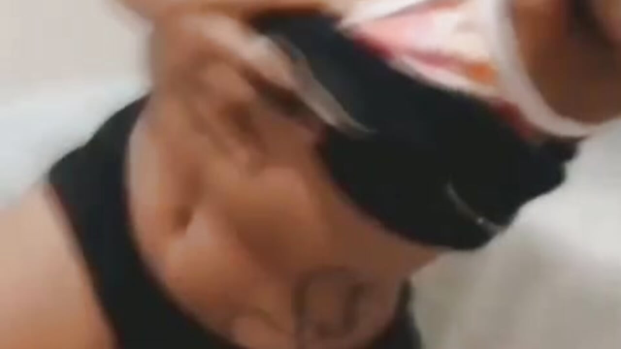 profile-intro-video-1759450973 – video modela na kameri linnaskinyy