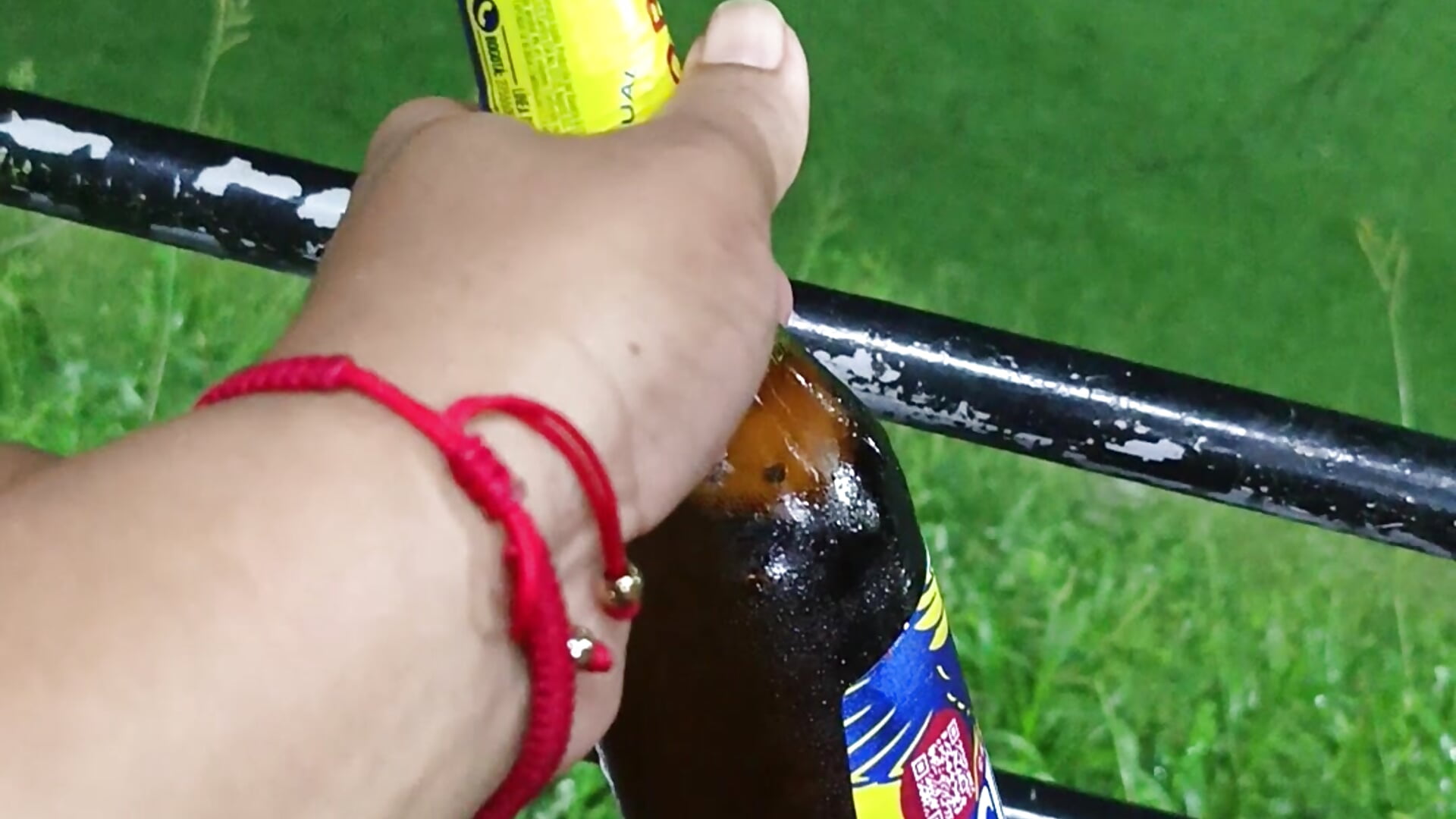 Disfrutando viendo jugar fútbol ⚽ - video by Rosario-castro cam model