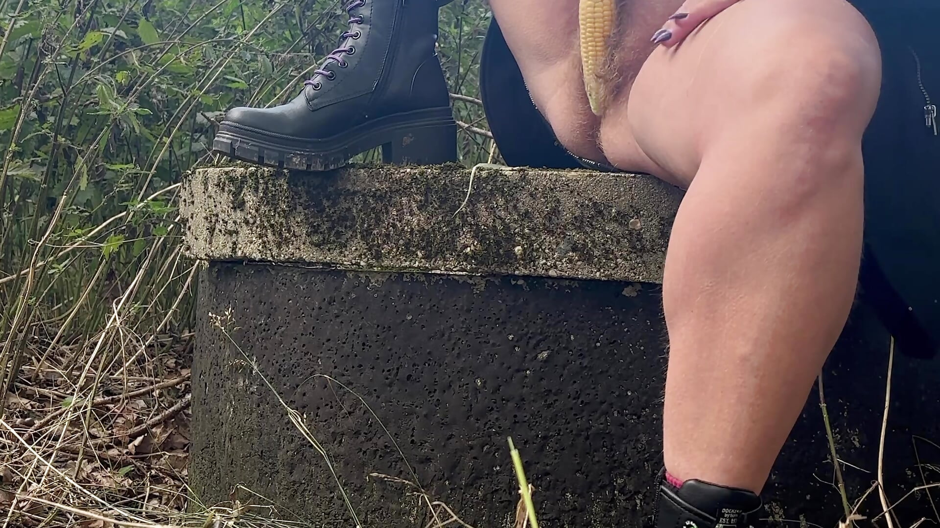 Ich war schon wieder so geil ...., da musste ein Maiskolben herhalten 😇 - video by Hairyminka cam model