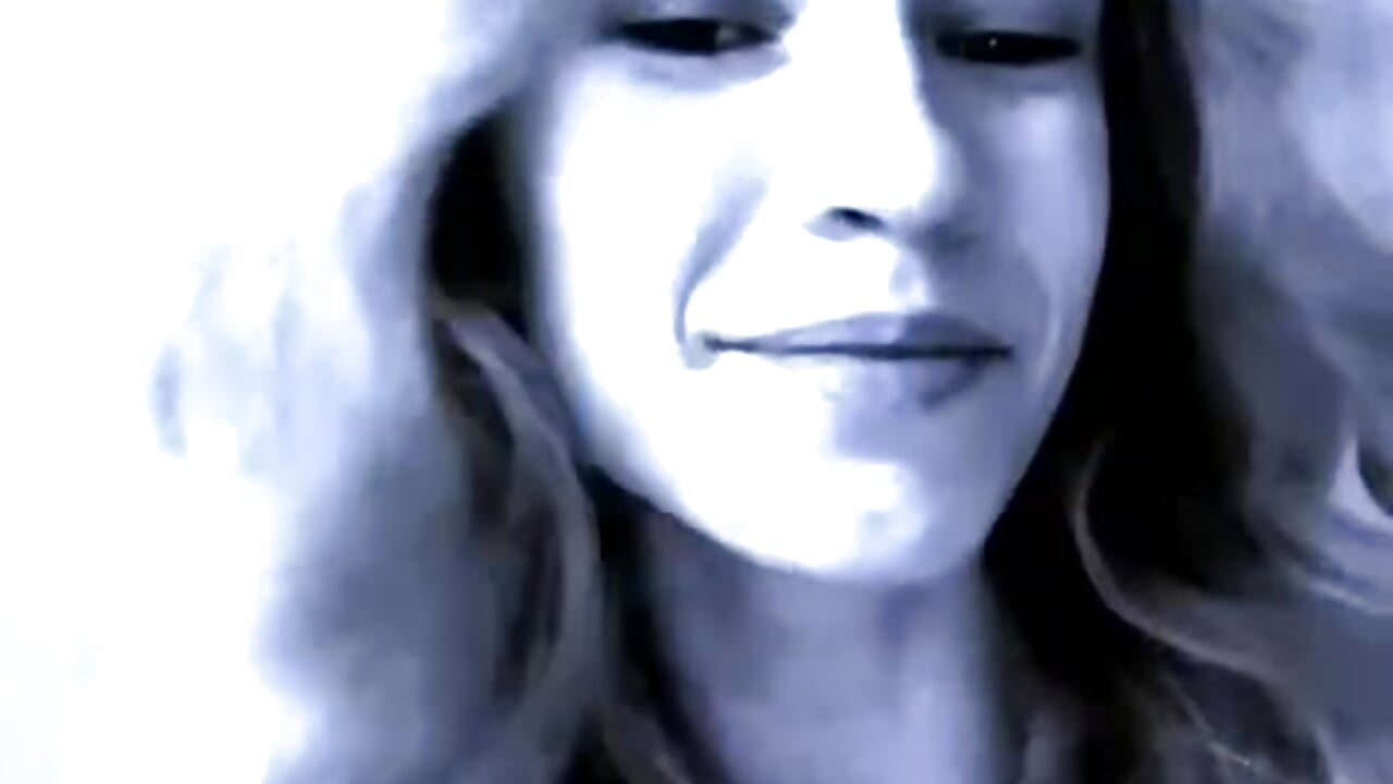 air kiss you - video by Ruth_Benson cam model