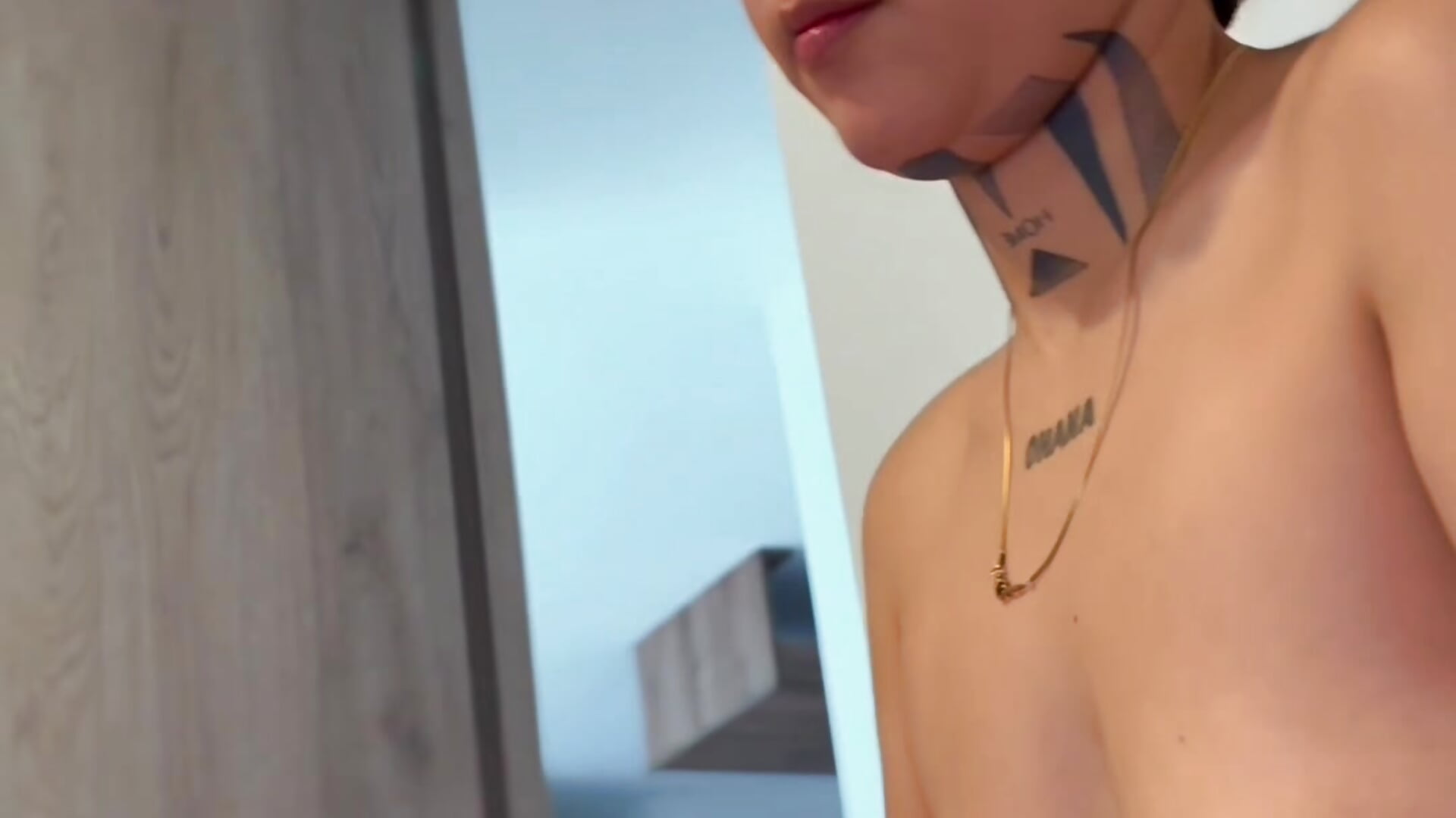 It's Daisy's turn to ride the strap-on 😈 (PREVIEW) - video by DaisyEmily cam model