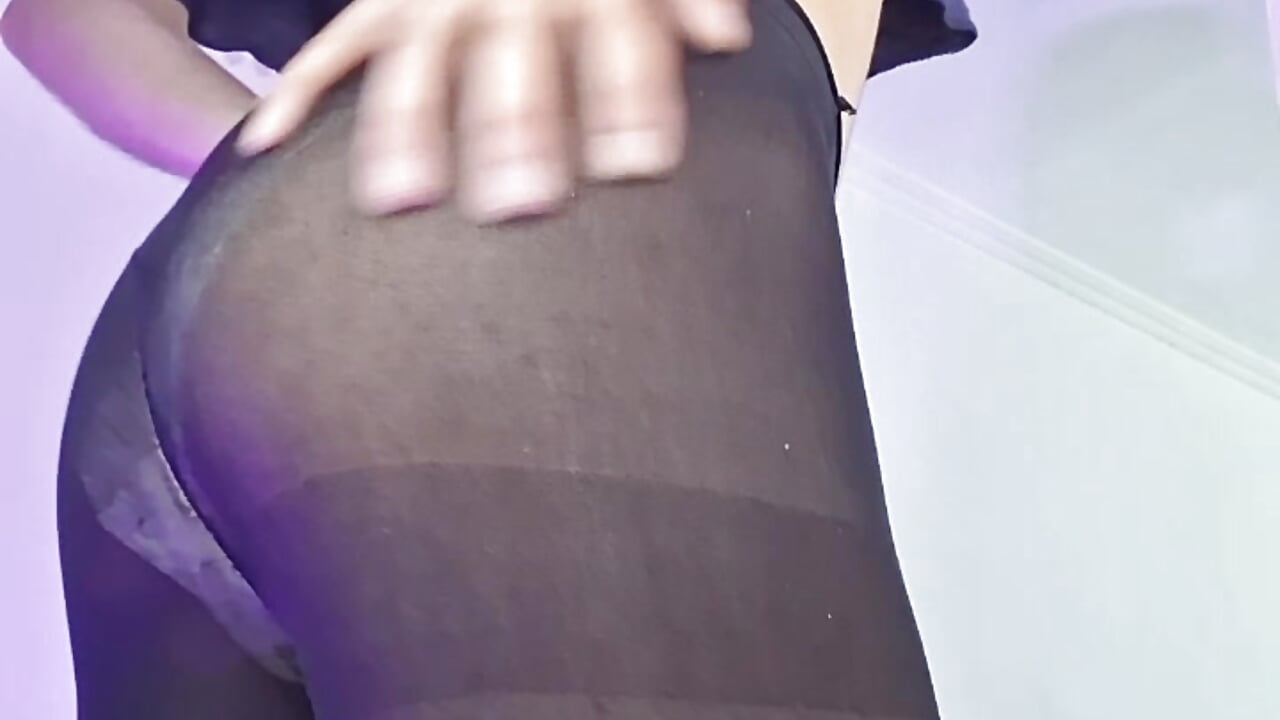 I love how pantyhose feel on my legs. - Video von Sweet-SharoKitty Cam-Model