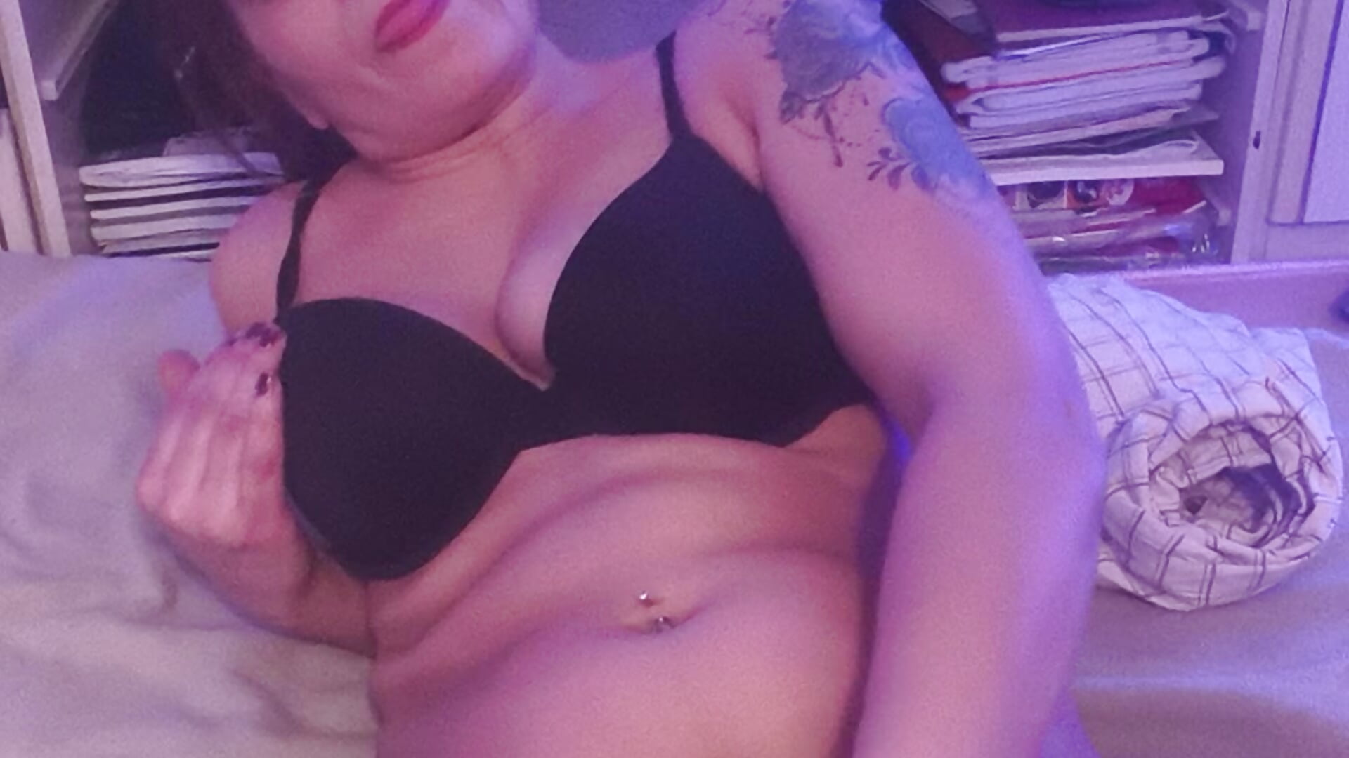 Egy kis dildó élvezkedès– KRISZTIN1987 kameramodell videója