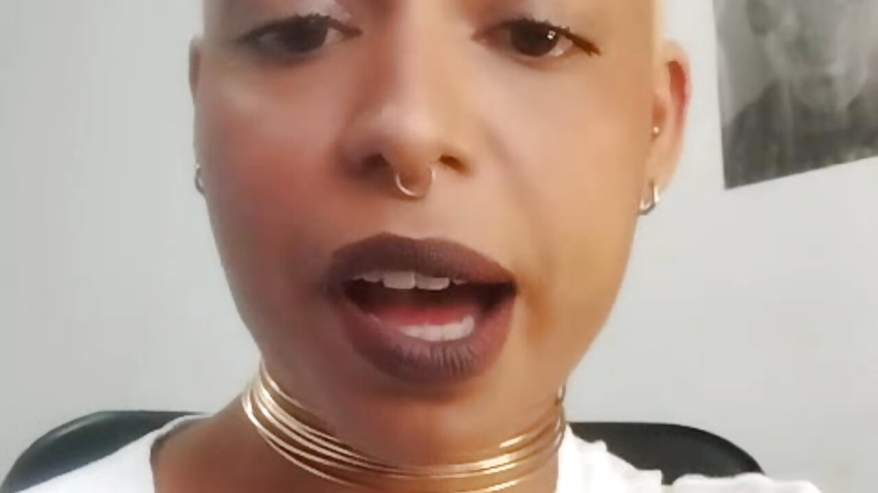 Você não vai passar de um cara... - vídeo de Helenoir modelo de câmara