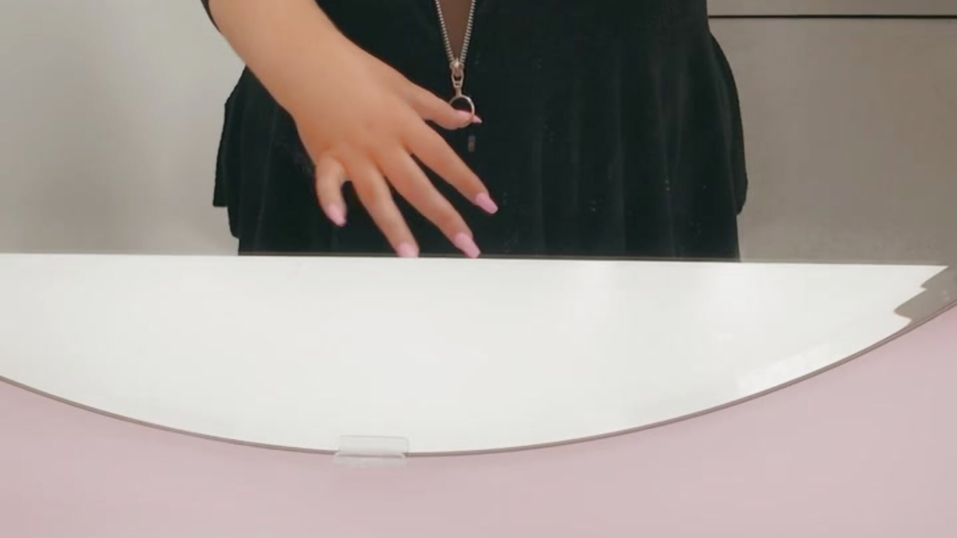 Public toilet teasing 😈 - video oleh model kamera Naughty-Natalia