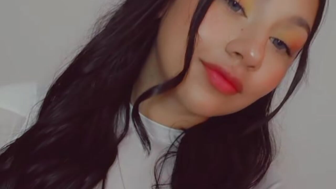 Kiss - video by leahh_cyrus cam model