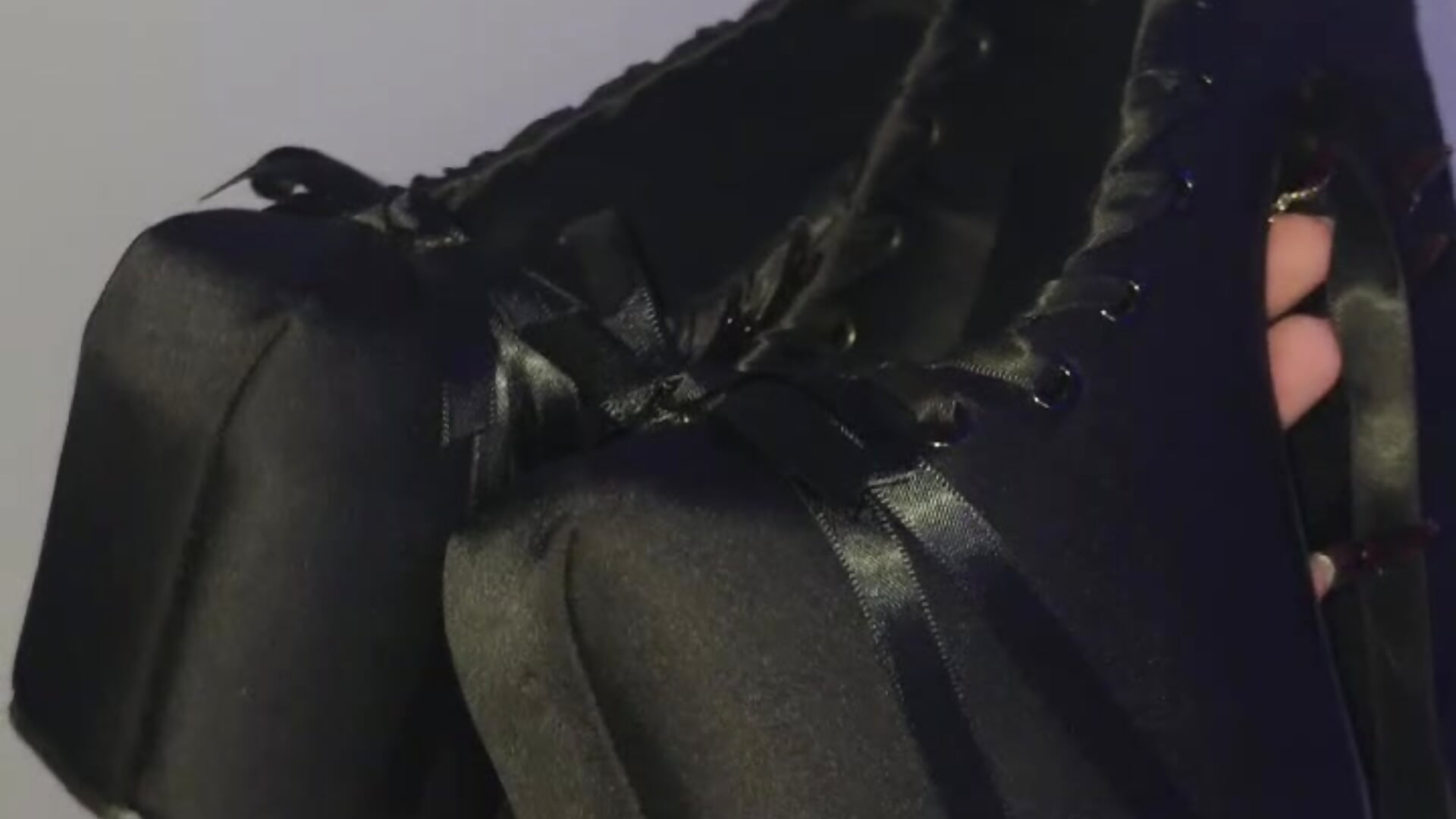 HIGH HEELS with straps wrapping around the legs👠 – video od webkamerové modelky KristiBloom