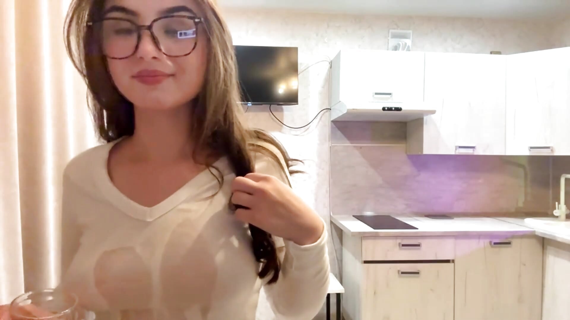 Shall we add some water? – video af RinaModel cam-model