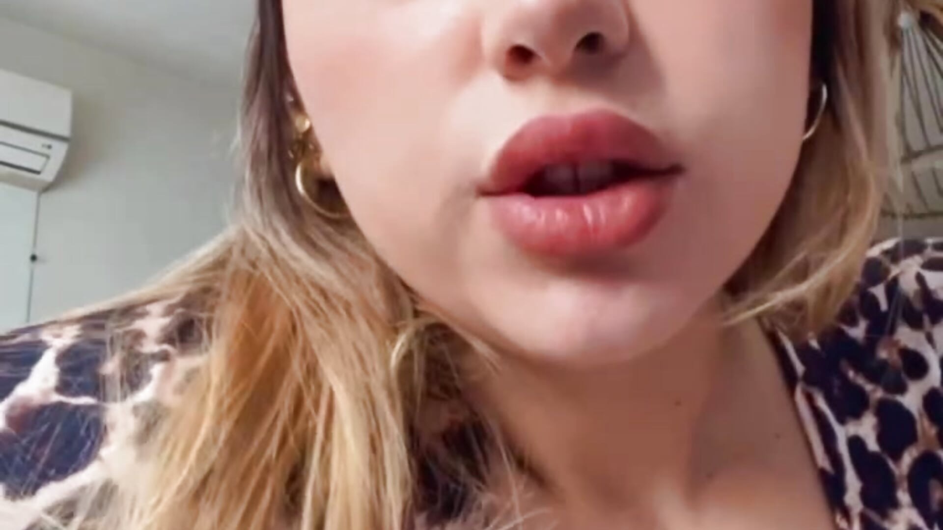 shhhhhh ;) - video by agos_amendola cam model