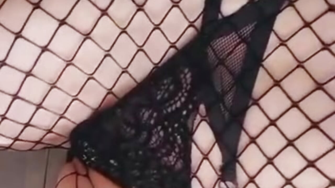 Tour of my body - video by Milf_mammyy cam model