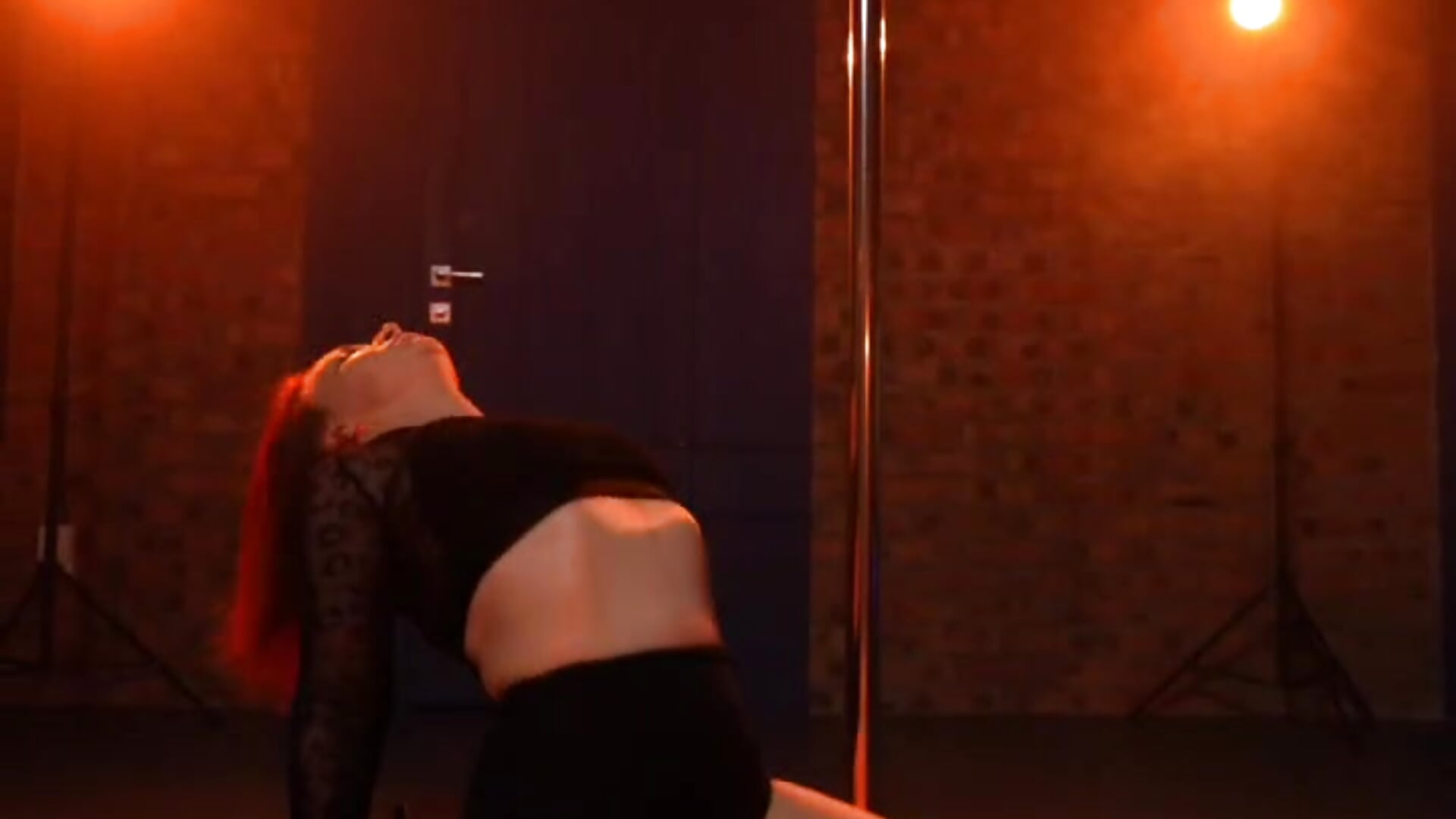 sexy dance for u ! - video av Serena_Foxxx cam model