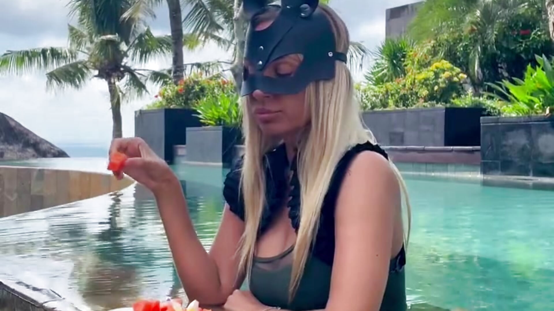 Enjoying breakfast - video by Venilara cam model