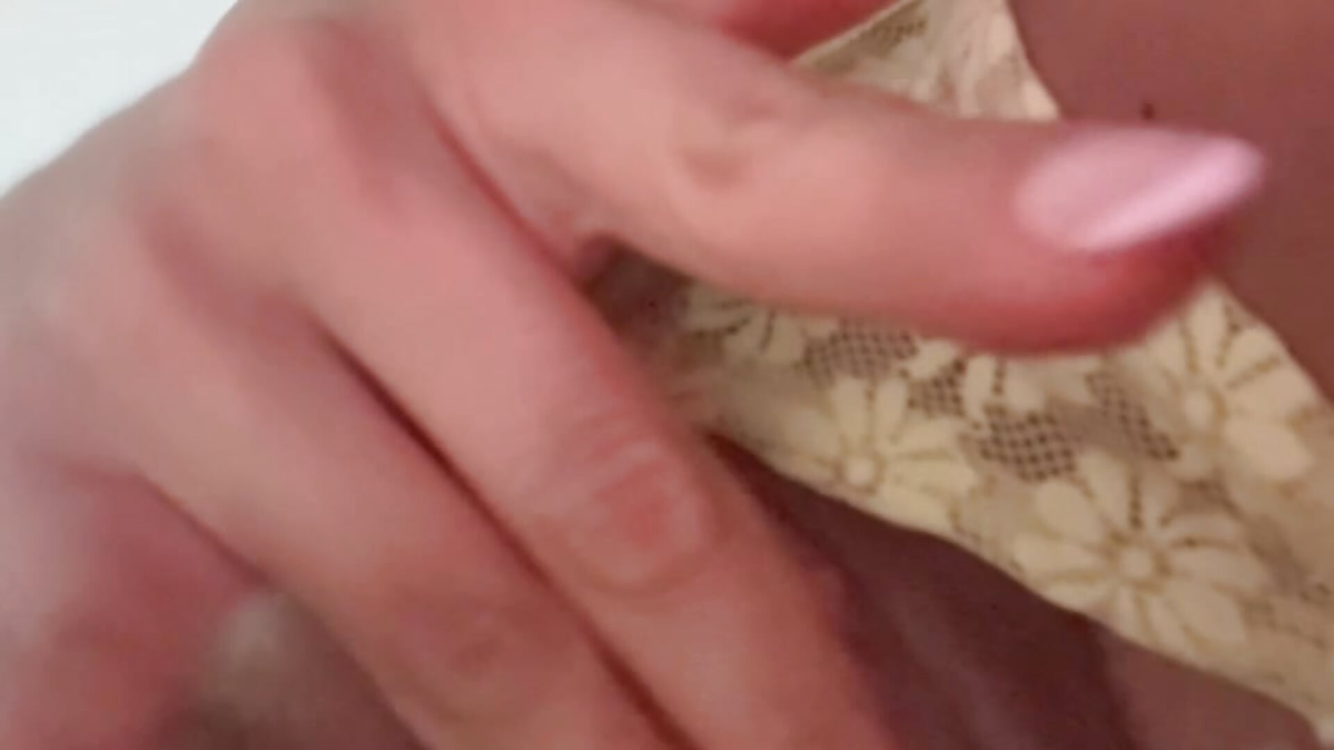 My bed gets very wet with my delicious squirt 😈💦🍆