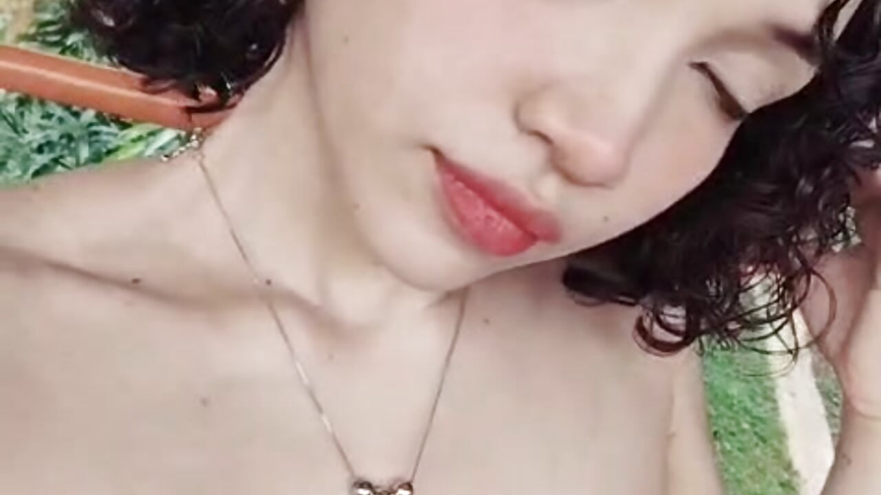 Delicious lips - video by celeste_collins_ cam model
