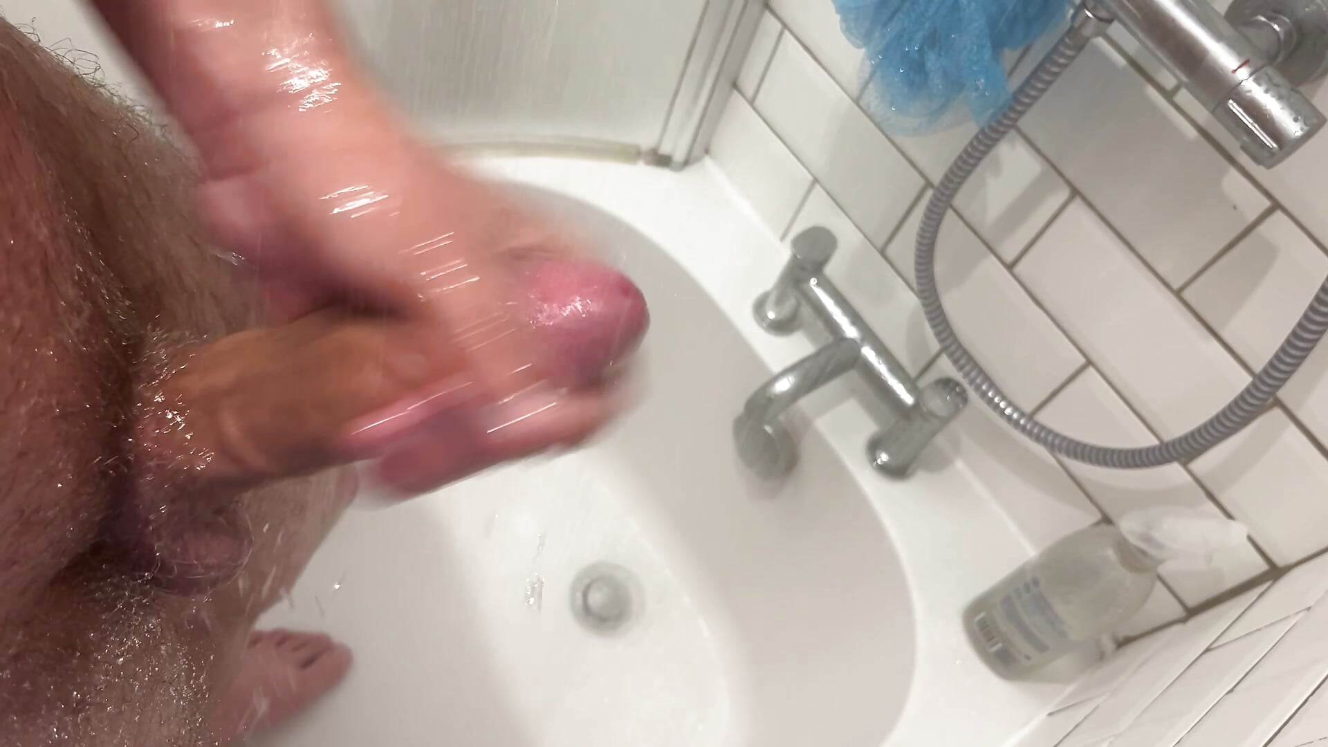 Shower time - video by jakeBigCock1905 cam model