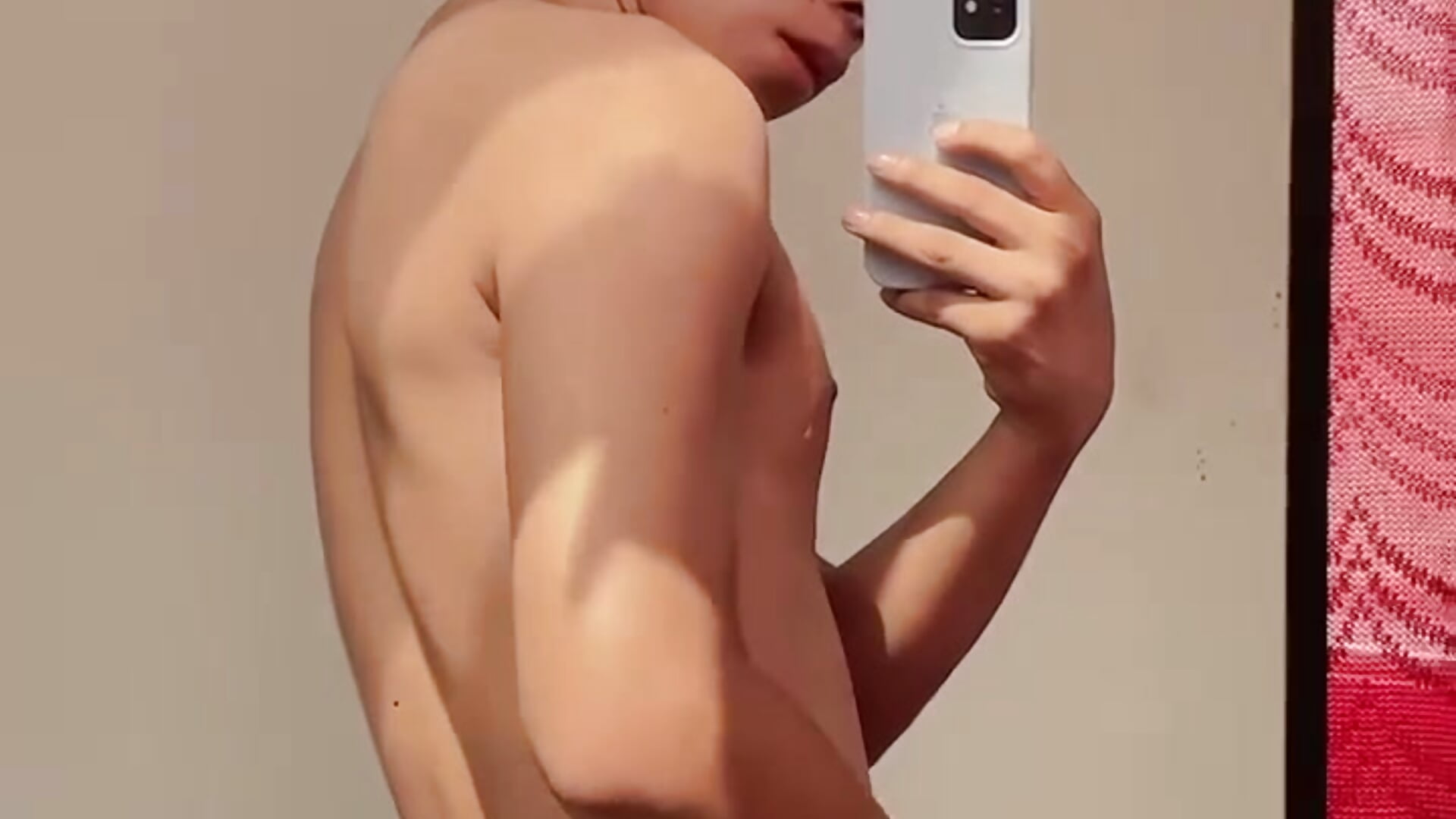 DDA5B418-211F-4197-9FD8-D2780D01A4CA - video oleh model kamera Roy_gomez