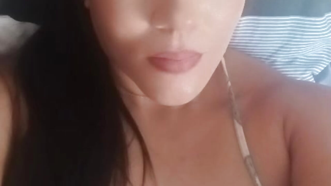 1000135629 - video av karla-bruni cam-modell