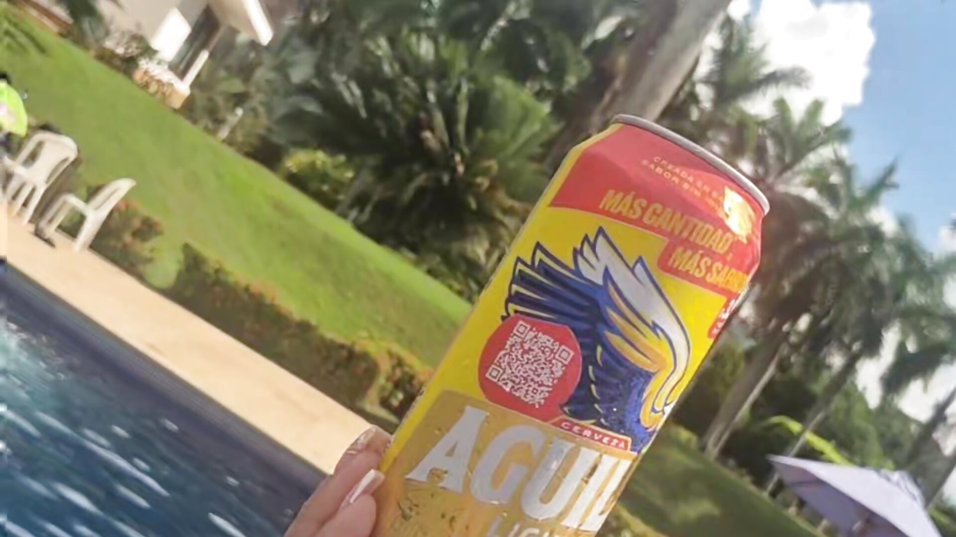 1000259680 - video av karla-bruni cam-modell