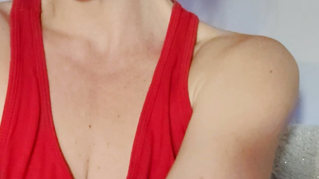 Call me Medusa. One look, and you'll turn to stone. - video by easy_briezy cam model