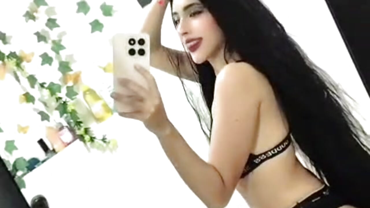 WhatsApp Video 2026-04-21 at 6,46,51 PM - video của người mẫu cam soffycarter1