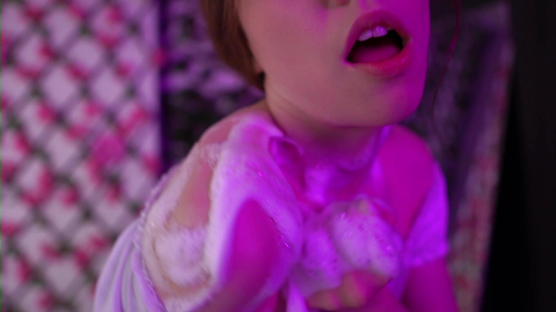 foam all over my body😶‍🌫️lets party! - video oleh model kamera Petite_Polly