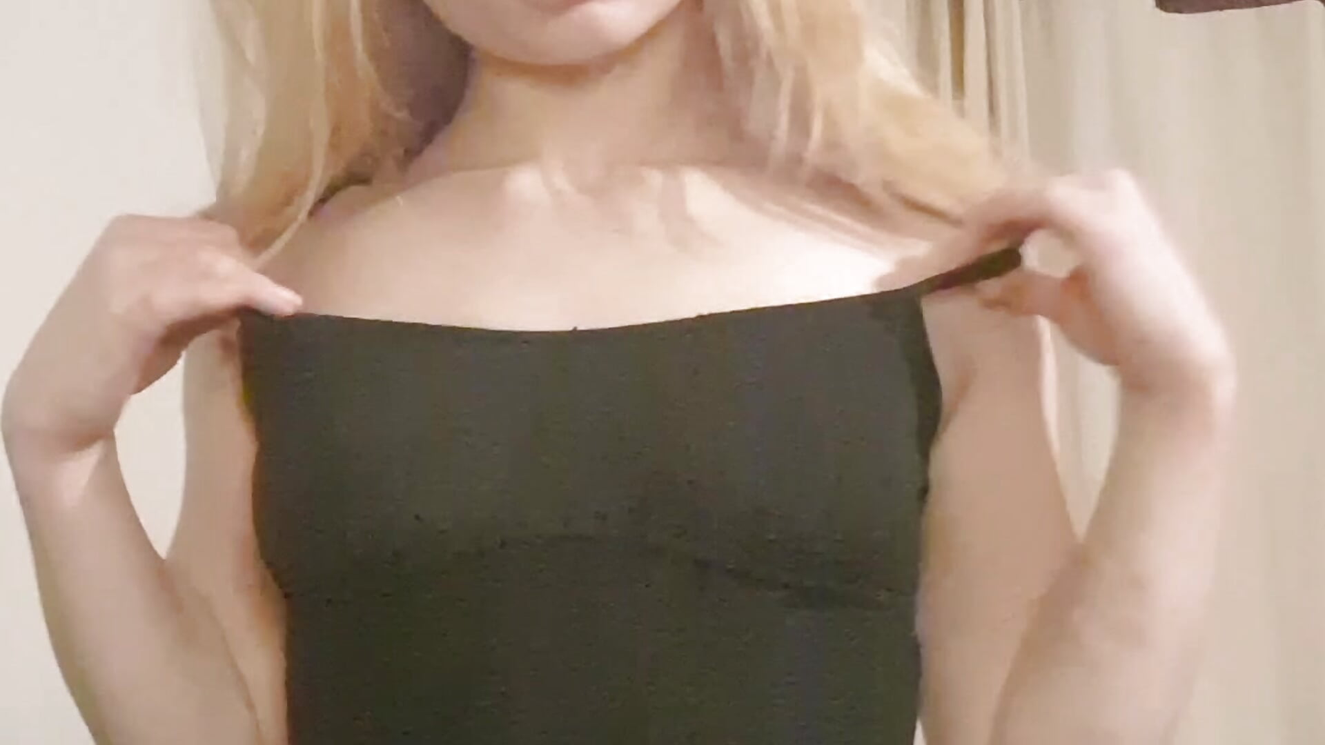 tit reveal - video di cinnamon-xx modella di cam