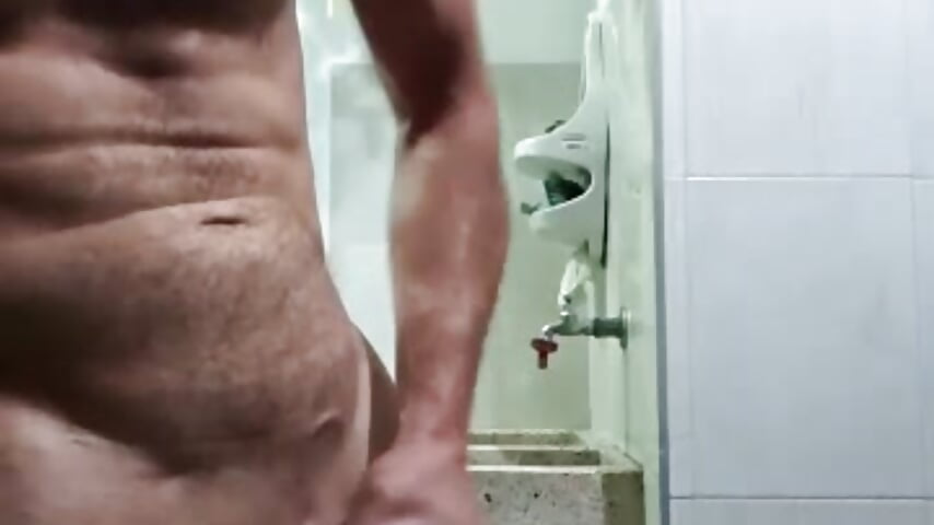 Me tocó el culo y me vengo!!!