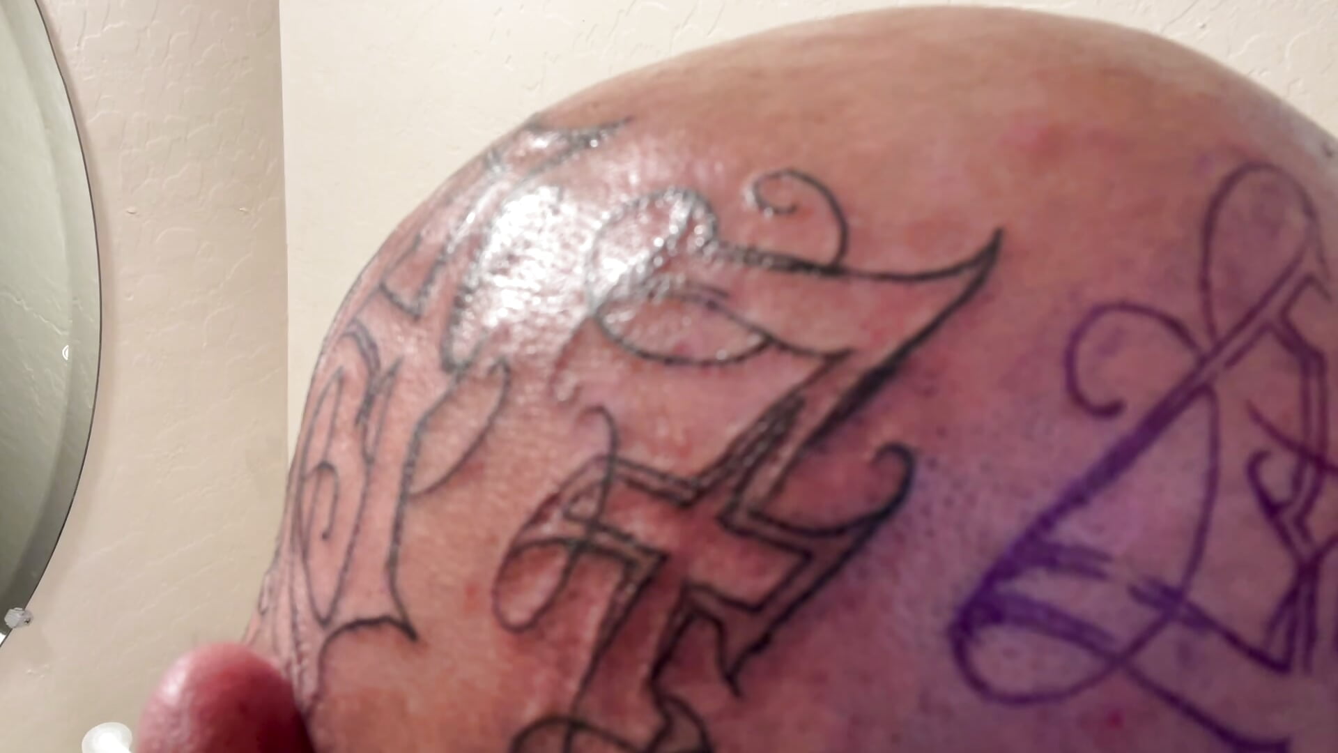 Tattoo - Video von B1GLO Cam-Model