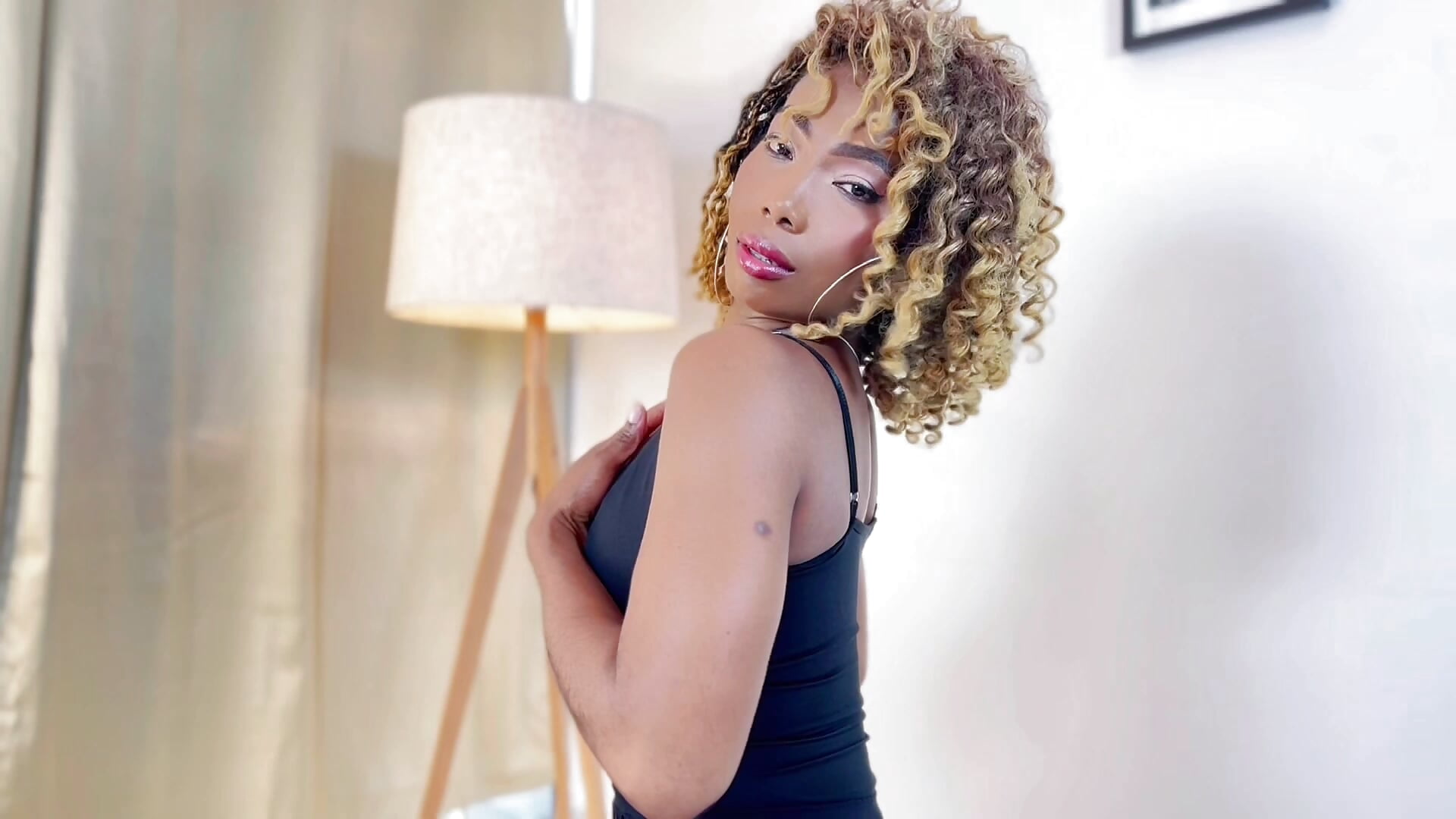 Introducing me – video od webkamerové modelky _NinaFox_