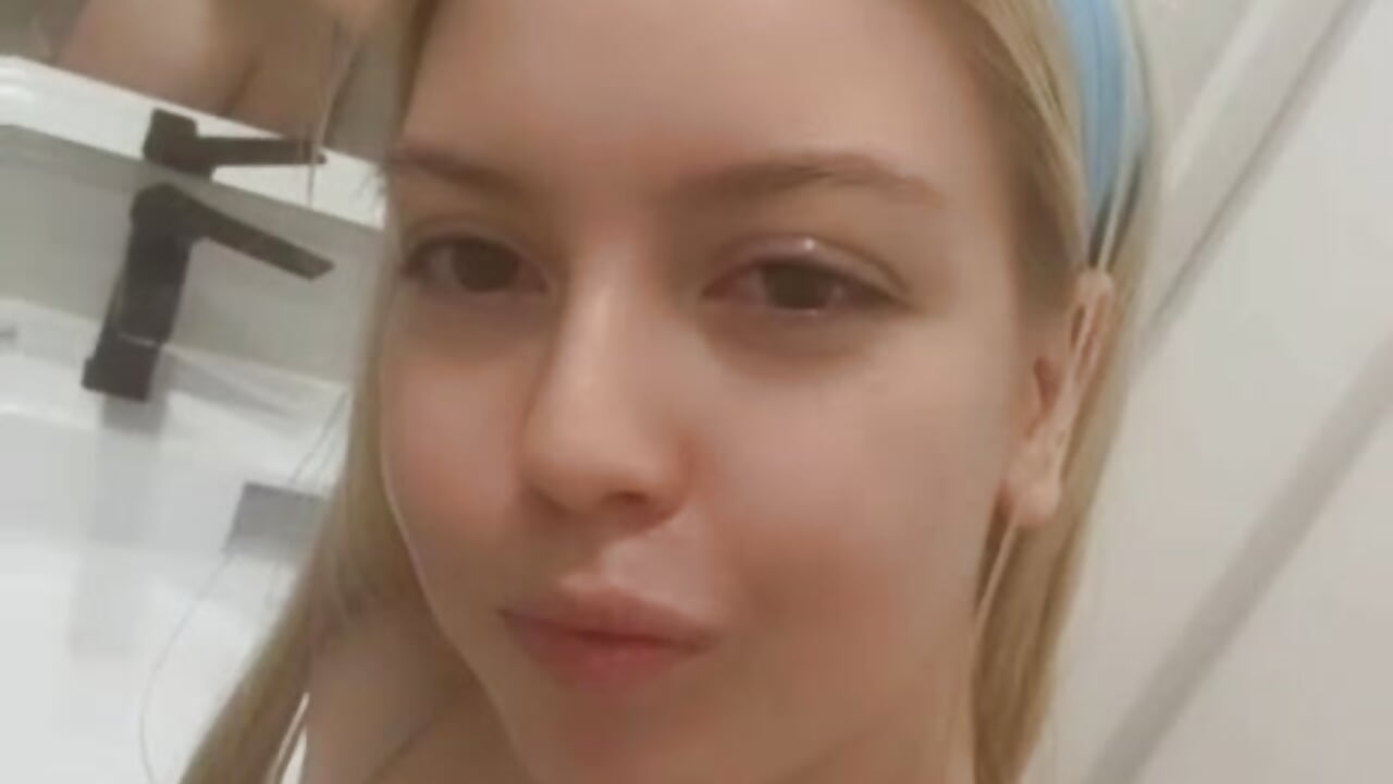 Wet after shower - vídeo de la modelo de cam TinaStevenson