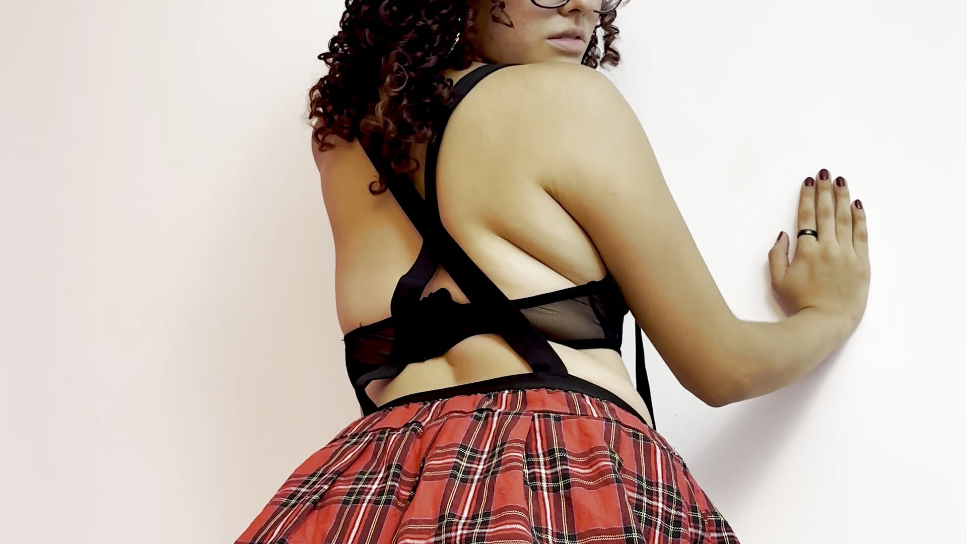 In private is where the magic happens. Do you want to see it? — filmik Dulcee_Gaby, modela(-lki) na kamerkach