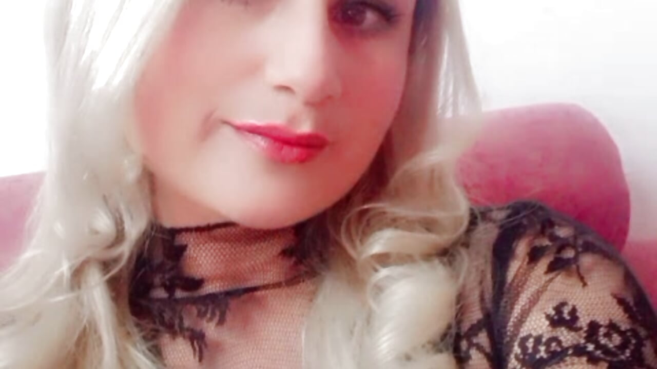 WhatsApp Video 2025-11-13 at 9,38,33 PM - clip cu IvanaBliss model videochat