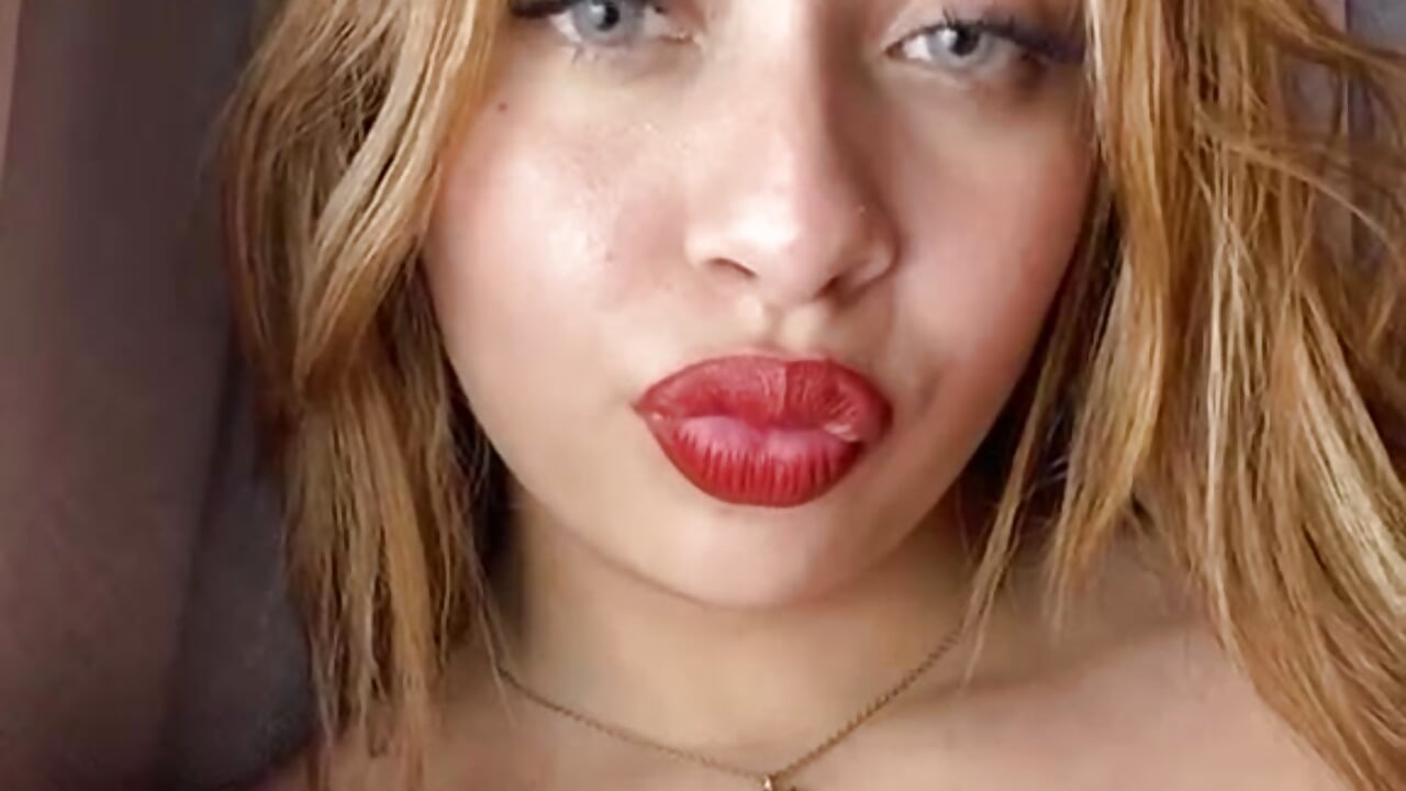 Sensual and seductive - video av Karoline_606 cam model