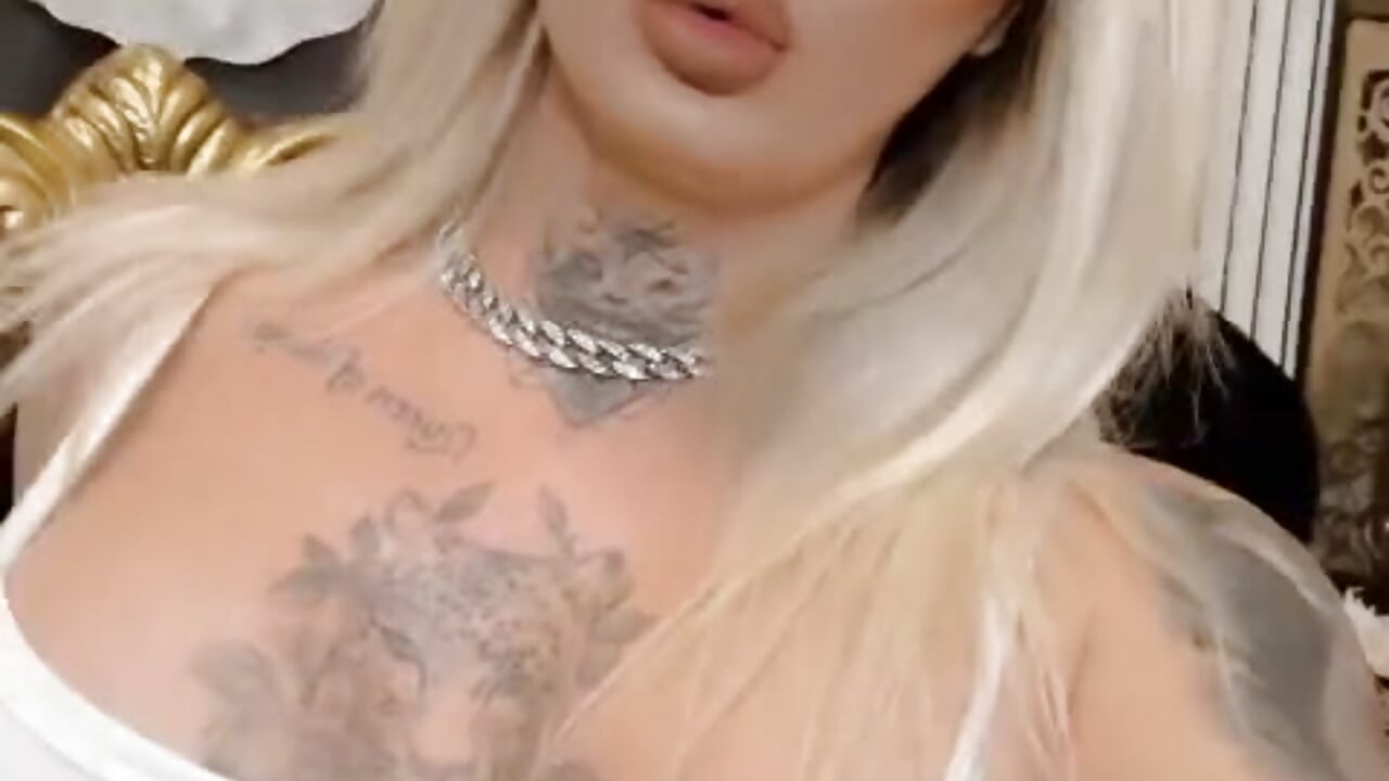 💋 Soft moves, white lace & pure temptation 💜 Feel the rhythm of my body and the heat of my curves - video by AlenaRios cam model