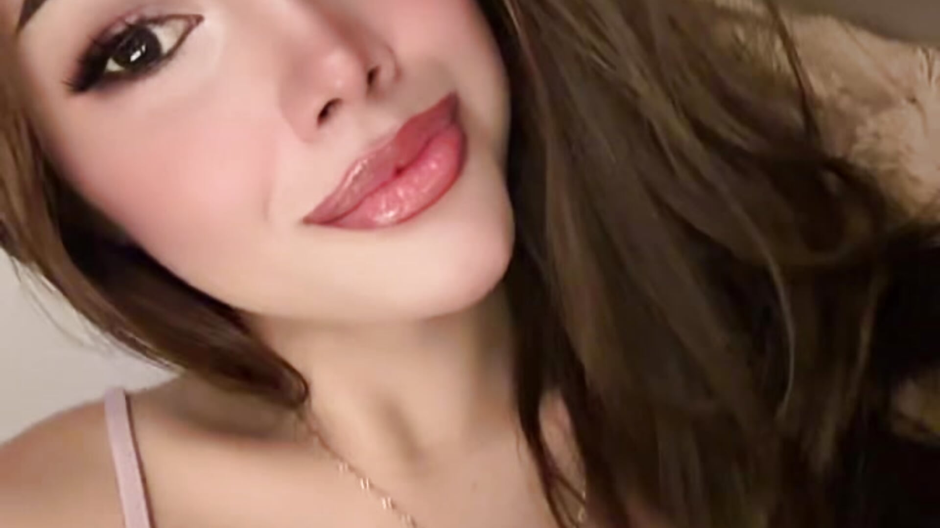 799a9d6450d84190b5a0adc0a16b360b - video di CallMeLerren modella di cam