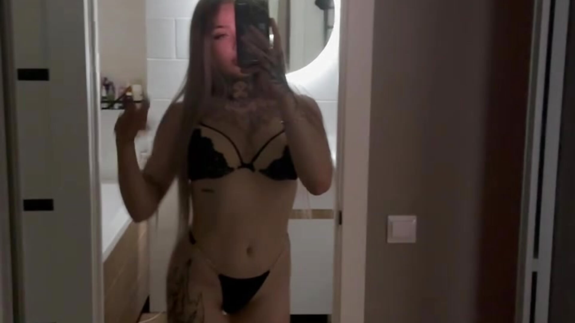 Horny♥ – video od webkamerové modelky bklfen