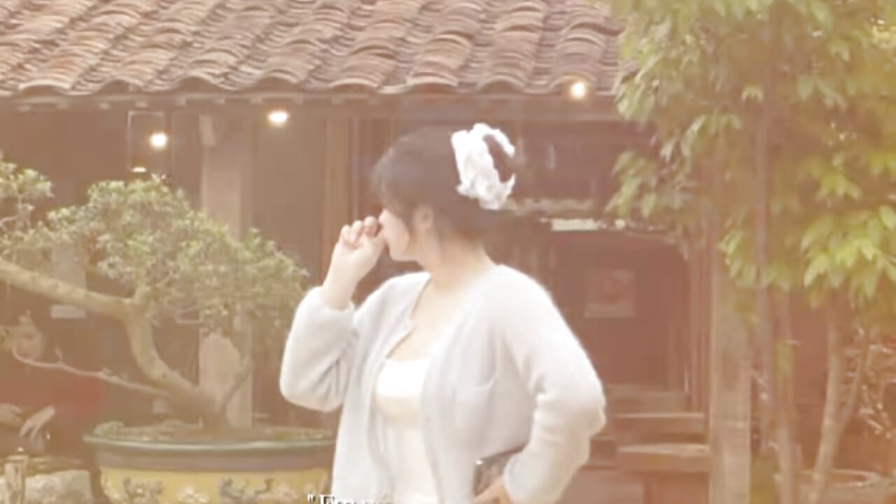 Guu chubby bơi vào - video by BeChinh_Lee cam model