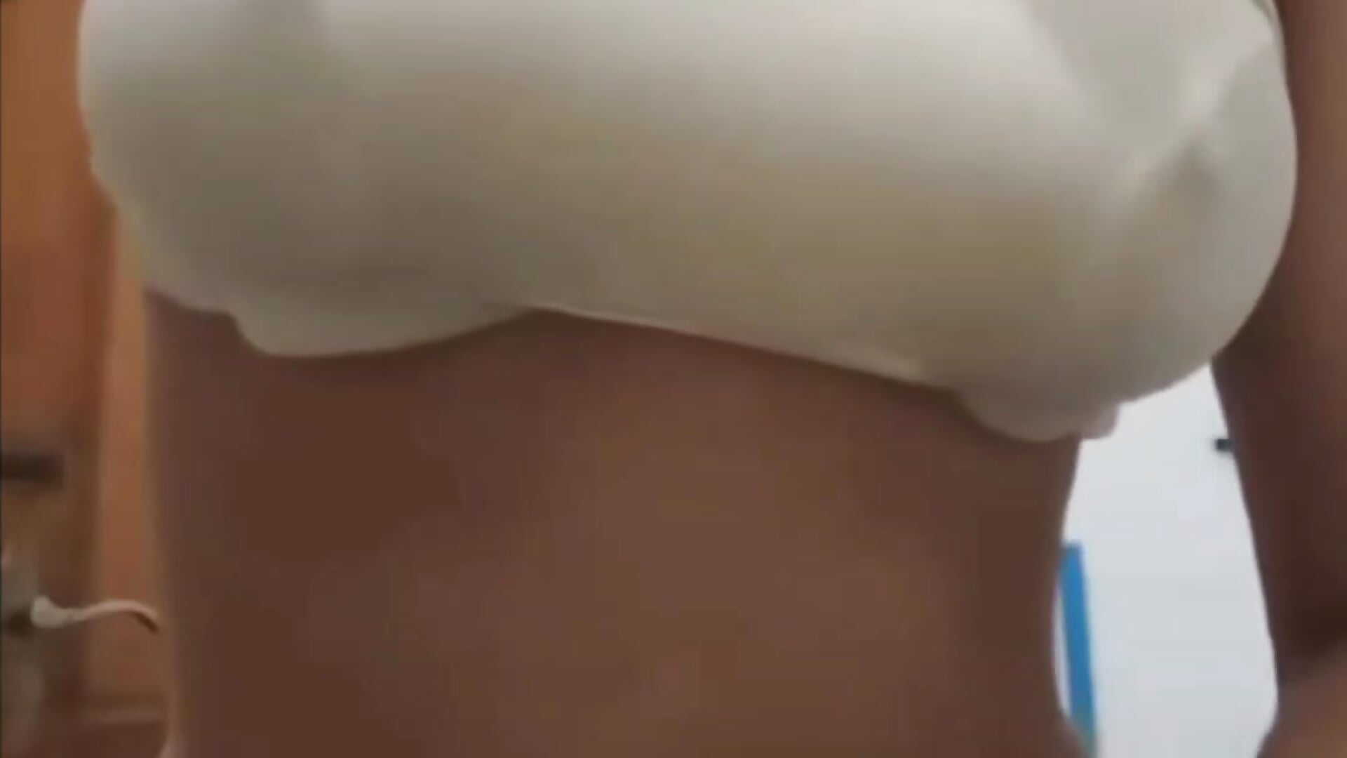 Mi prima sabe que me encantan sus tetas - video van pandablack28 cam-model