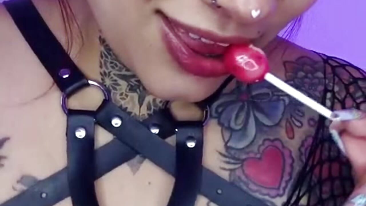 Look how well I suck it 🍭 - video by Bubbiecherry cam model
