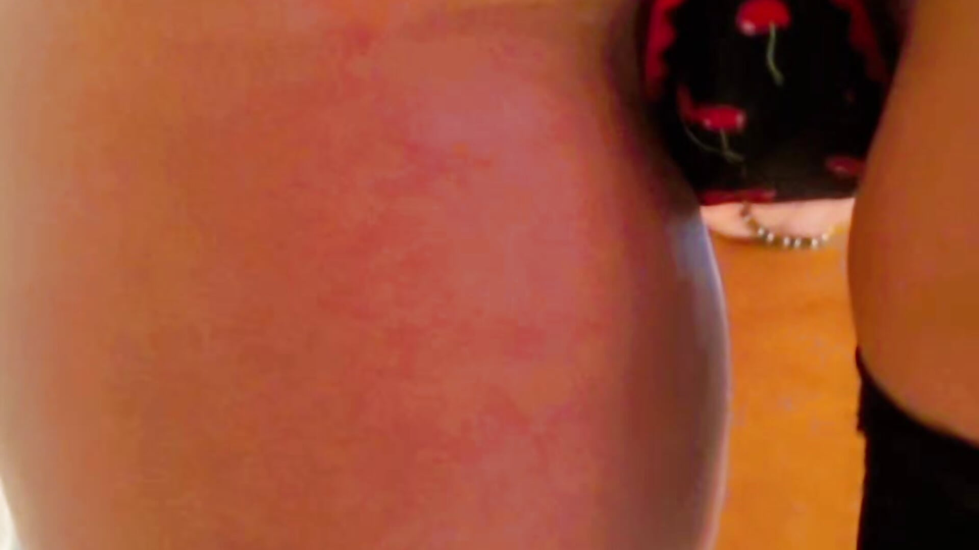 On ma inviter me faire taper le cul et ecarter - video by Libertine6259 cam model