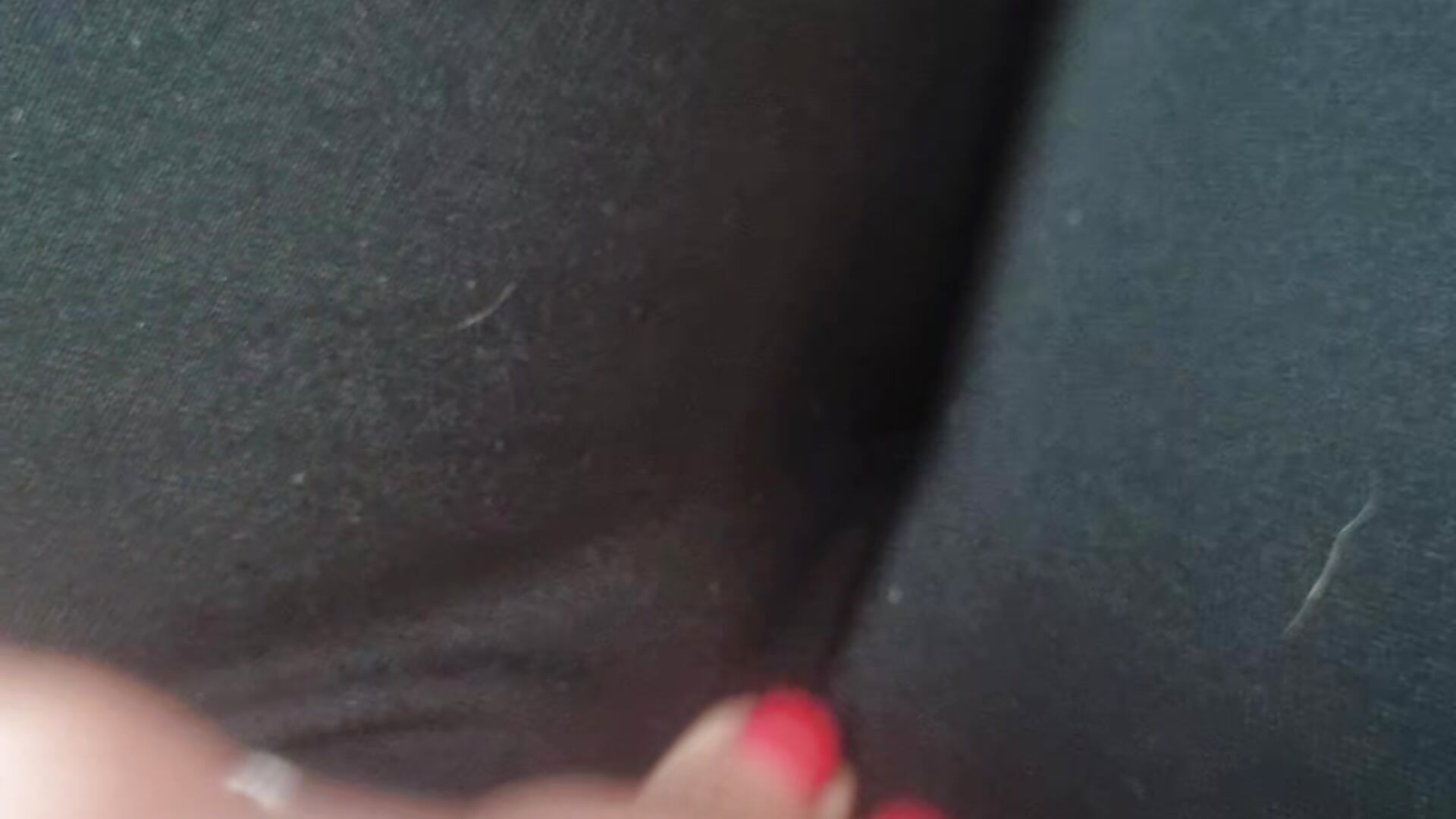 VIEN VOIR Je joue avec mon BON Clito dans le train On me voi ... La suite au Toilette🔞💦💦💦 - video by LIBERTINE_HOT_Gourmandise cam model